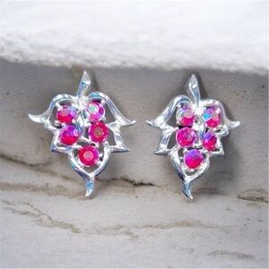 VTG SARAH COVENTRY 1959 AURORA
BOREALIS RHINESTONE SILVER CLIP EARRING GRAPELEAF